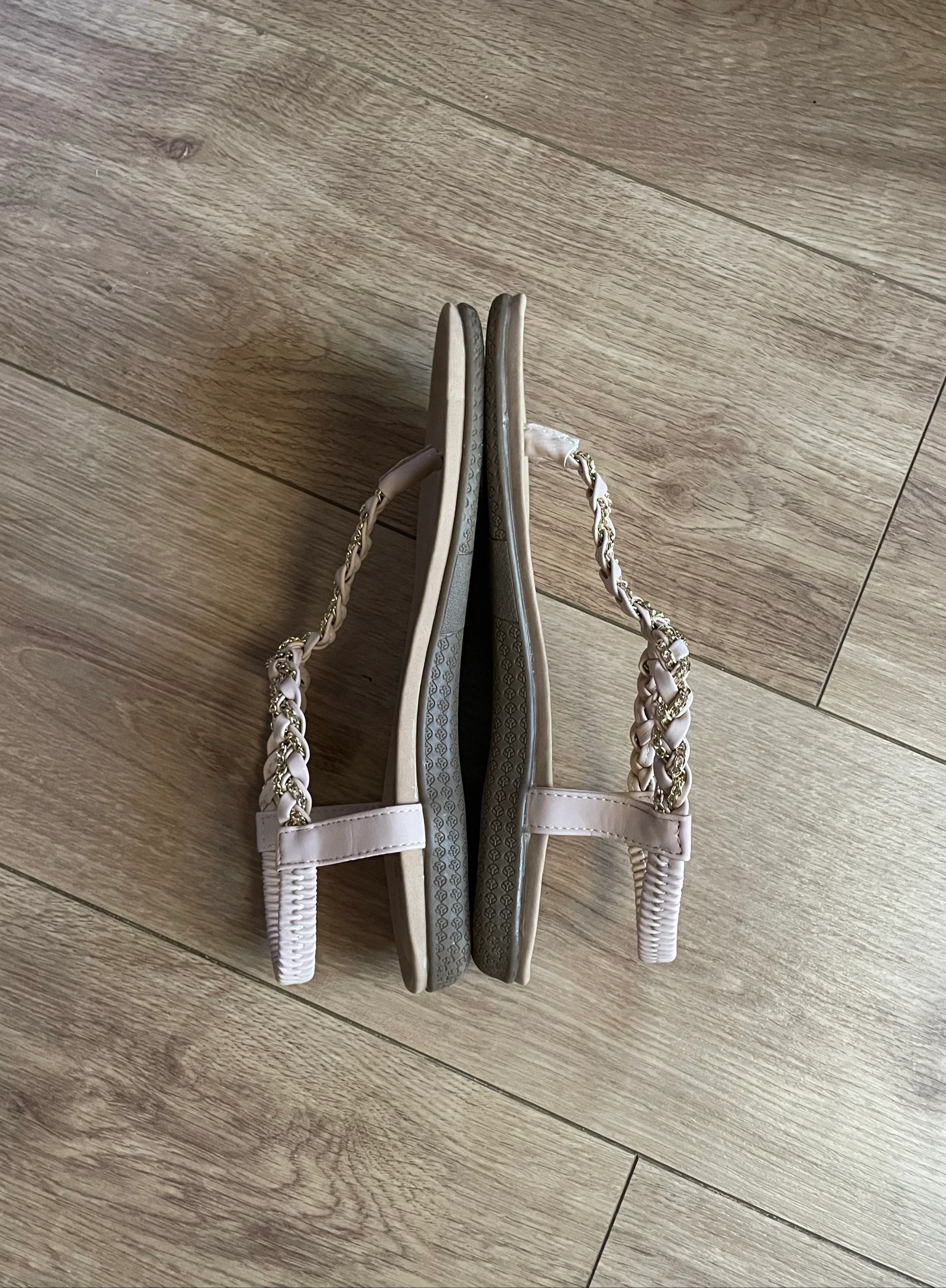 Sandália plana com detalhes dourados tamanho 38 – photo 5